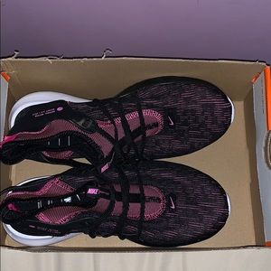 Women’s Nike flex contact 3